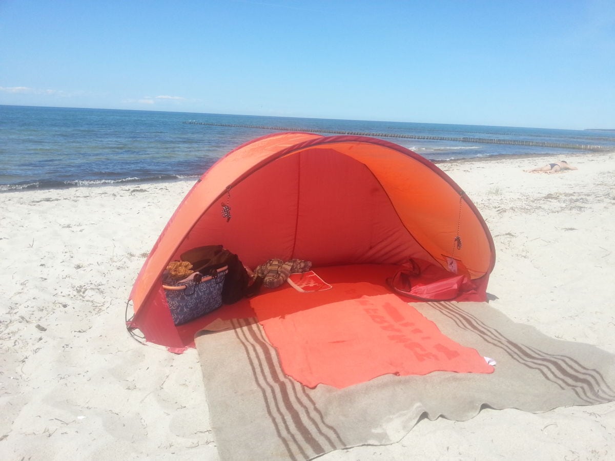 Nebensaison: den leeren Strand geschützt  genießen