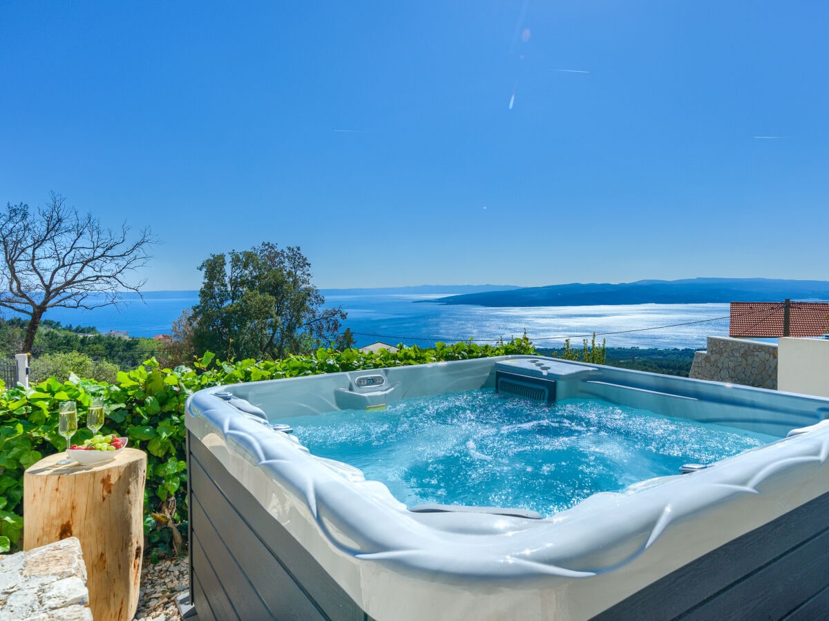 Entspannung mit Ausblick auf die Insel Brac und Hvar