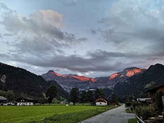 Straße vom Neufeld zum Talende