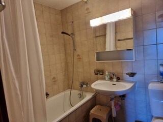 Badezimmer mit Wanne