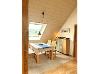 Fewo IV Studio Essplatz mit Wasserkuppenblick