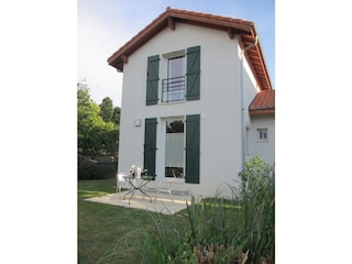 Terrasse nach Norden mit Sitzgelegenheit