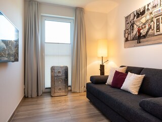 drittes Schlafzimmer mit Luxus-Schlafcouch und TV