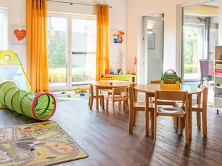 Spielzimmer für die Kinder im Souterrain v. Nachbarhaus