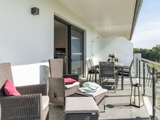 Sonnenterrasse mit Sitzgelegenheiten