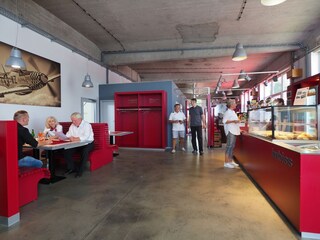 von der "Oase am Haff" geführtes Bistro mit Mini-Markt