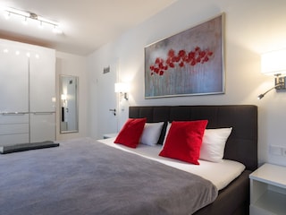 erstes Schlafzimmer mit Badezimmer en suite