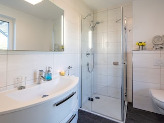 Bad en Suite mit Dusche