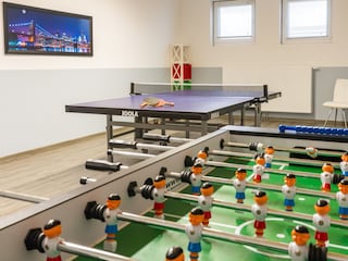 Tischtennis, Kicker, Dart und Billard im Souterrain vo