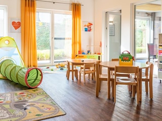 Spielzimmer für die Kinder im Souterrain v. Nachbarhaus