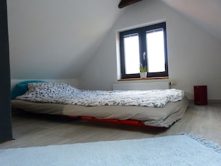 Schlafzimmer 3, 1,20m breite komfortabler Matratze)