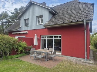 Haus Südseite mit Terrasse