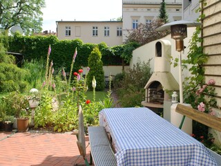 Garten mit Sitzmoeglichkeiten