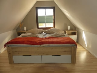 Schlafzimmer 1