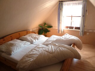 Schlafzimmer 1