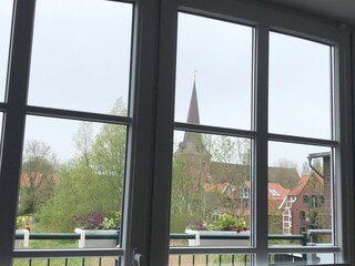 Balkon mit Kirchturm