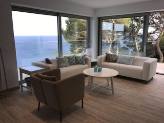 Wohnzimmer mit Blick zum Meer