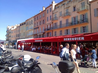 Saint Tropez, Cafe on the promenade