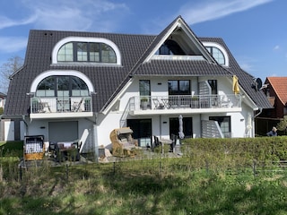 Hausansicht mit Terrasse