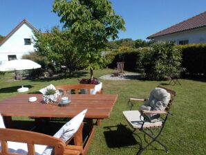 Appartement Mooi vakantiehuis aan de Oostzeekust met een tuin en terras - Pepelow - image1