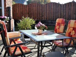 Apartment charmante Ferienwohnung mit Terrasse in Ostseenähe - Gross Walmstorf - image1