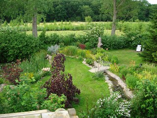 Wassergarten mit Bachlauf