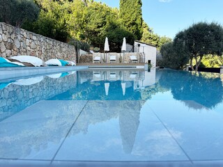 Großer beheizbarer Infiniti-Pool