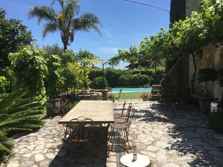 Terrasse mit Poolblick