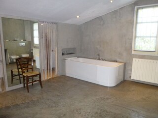 Großes Badezimmer
