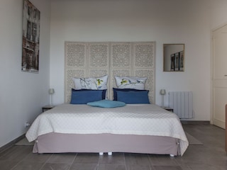 Schlafzimmer m. Doppelbettut