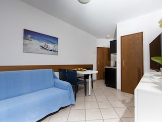Wohnzimmer mit schlafcouch