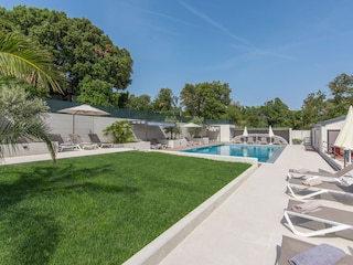 Gartenbereich mit Pool