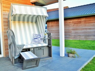 Strandkorb auf der Terrasse