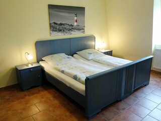 Schlafzimmer mit Doppelbett
