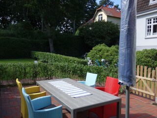 Die Terrasse von der Küche aus zu begehen.