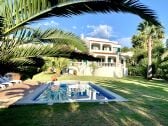 Villa mit privatem Garten und Pool