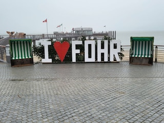 I Love Föhr vor der Mittelbrücke.