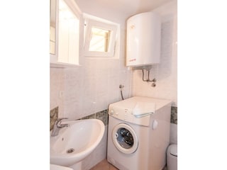 Bathroom - Deatil 2