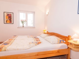 Schlafzimmer mit Doppelbett