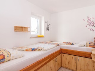 Kinderschlafzimmer mit 2 Einzelbetten
