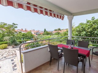 Terrassenansicht: Sitzgruppe, Meerblick, Zuagng Garten