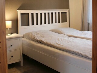 Schlafzimmer mit Doppelbett