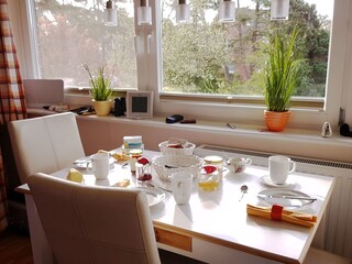 Gemütliches Frühstück in der Sonne