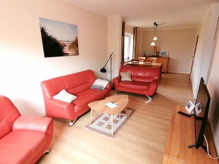 Offenes Wohnzimmer mit Essbereich