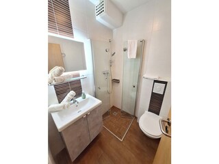Separates Bad zum zweiten Schlafzimmer