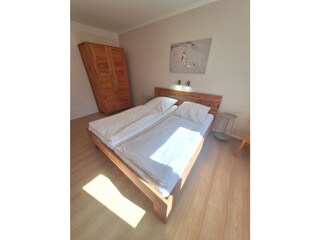 Schlafzimmer mit Doppelbett