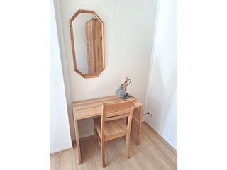 Schreibtisch im Doppelbettzimmer