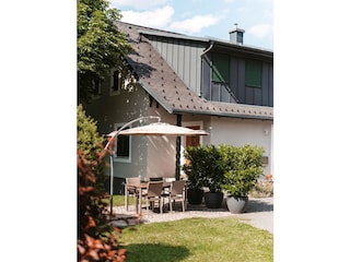 Terrasse beim Eingangsbereich