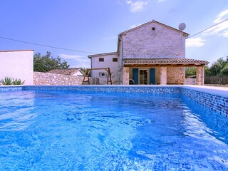 Villa Sasso with pool in Istria - wiibuk.com