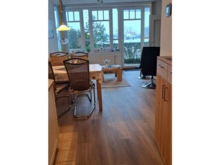 Ganze Wohnung mit neuem Laminatboden